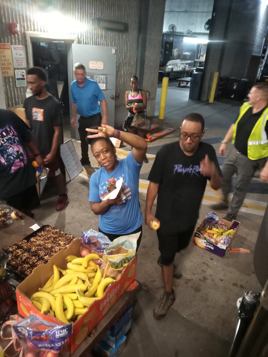SoutheastUps's tweet photo. Happy Founders Day UPS... Celebrating 115 years of service!
#UPSFoundersDay
#115YearsOfService
#AppreciatingOurWorkers https://t.co/WfipJ7Hsoz