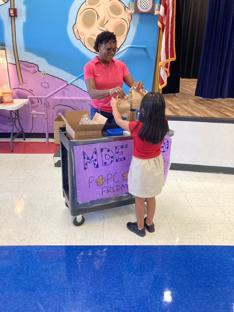 Mrs_Lefever's tweet photo. Happy campers at our first MDE PTO Popcorn Friday!!🍿 50 cents a bag!@MDE_Stars https://t.co/pCkbM3VLrk