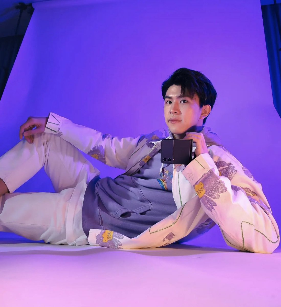 AsmodeusLust666's tweet photo. อยากกราบซัมซุง 😭 https://t.co/VtnMXvcszK