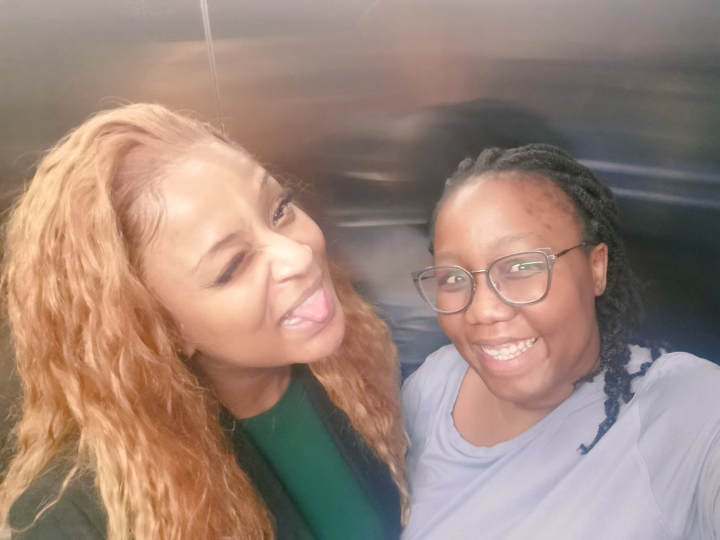 nosiphom17's tweet photo. Not me fanning out on @JessicaNkosi in the elevator🤣🤣🤣🤣UNASHAMEDLY phela and she was sooooooooo nice with her very kind Princess... My work takes me to interesting places🙏#cake delivery https://t.co/nUrHN8eHUi