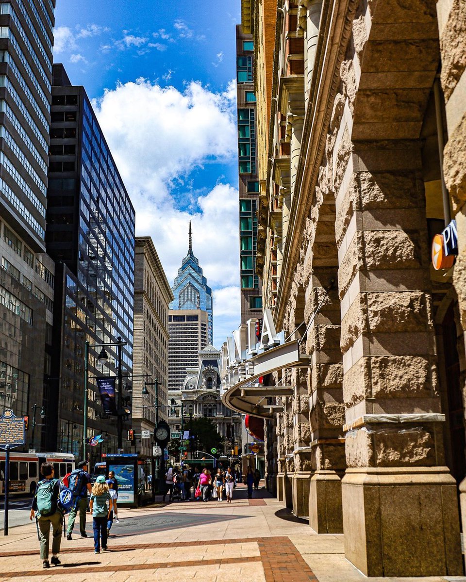 meetPHL's tweet photo. The 'center' of attention: @PAConvention.

With a prime downtown location conveniently near several hotels and attractions, the Pennsylvania Convention Center is perfect for your next event.

Photo by lcdphotography2525 (Instagram) #MeetingProfs #EventProfs https://t.co/uKMS6vksdk