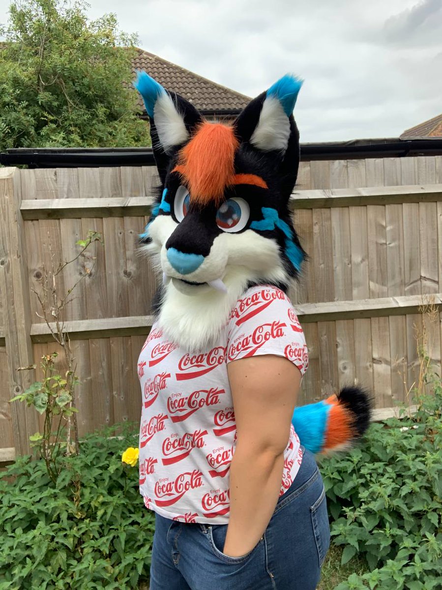 VaporMoonStudio's tweet photo. Lightning Saber-Toothed Lynx Is now Looking for a home! Made by me at House Of Cards Fursuits - Check them out! The head fits 23 inch circumference heads and below. 
If you cannot bid, a retweet would be sweet and helps alot! 
https://t.co/lokyWiBncR https://t.co/2KR2aTOxFj