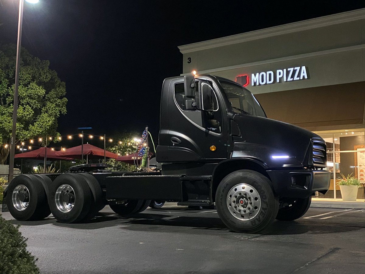 DakotaSemler's tweet photo. Zero emissions pizza run in an #Xos #HDXT now we just need Domino's and Papa John's to step up to haul their dough!! #electrictrucks #fleet #ev #xos #lastmile $xos #deliveryvehicles https://t.co/VXrC1DcfKf