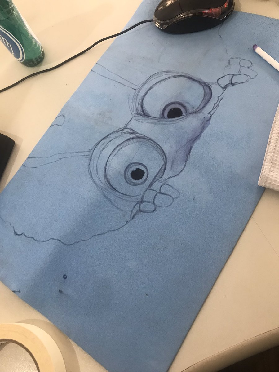 vinividiviti's tweet photo. E bora de mais um dia produtivo no trabalho, fazendo uma ilustração no EVA que uso de mousepad.
#vidadeinseto https://t.co/Cn5unriqIv