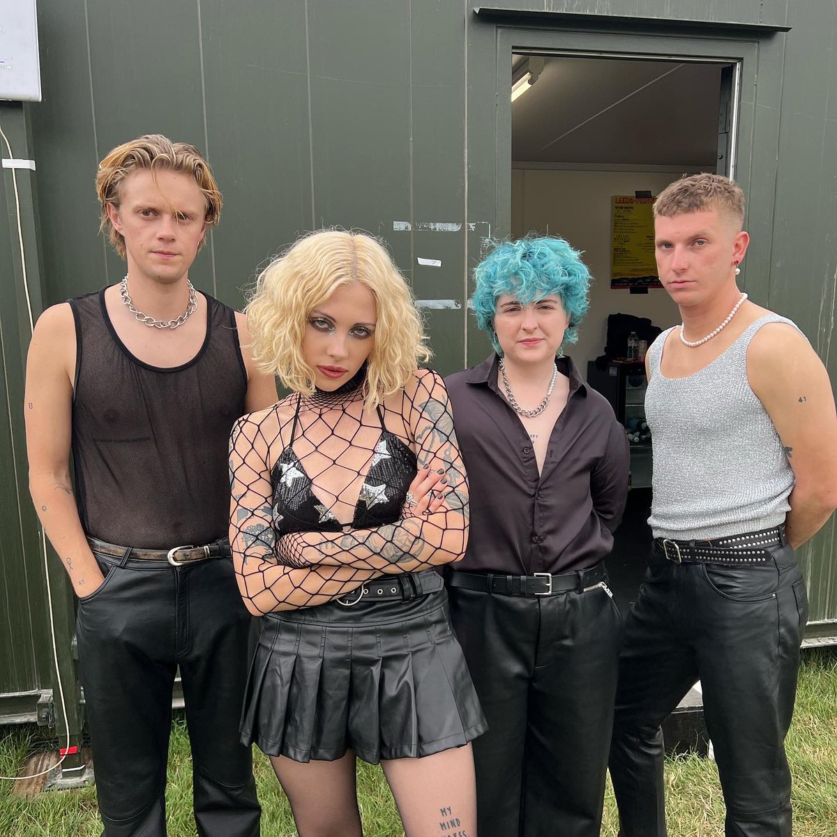 PALE WAVES tweet media