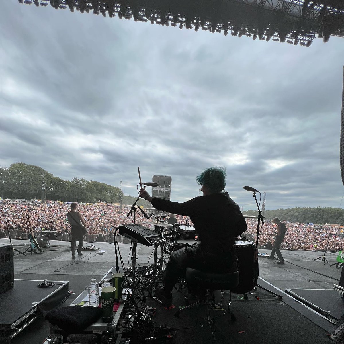 PALE WAVES tweet media