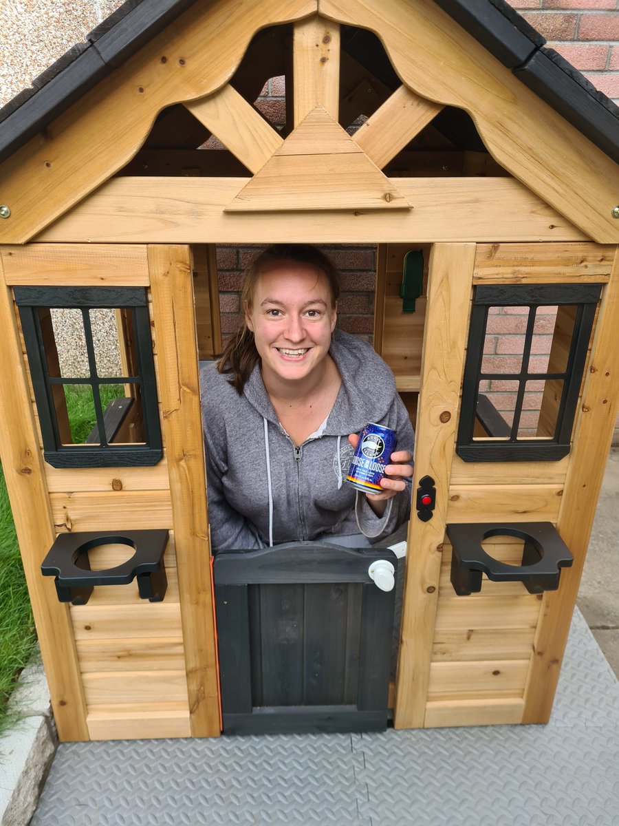 MrsCatAllan's tweet photo. @AldiUK @GooseIslandUK He well and truly helped me build my extension. Helped with the pain of realised I had built the back upside down 😭😭😭😭 https://t.co/UqkPDxTHjC