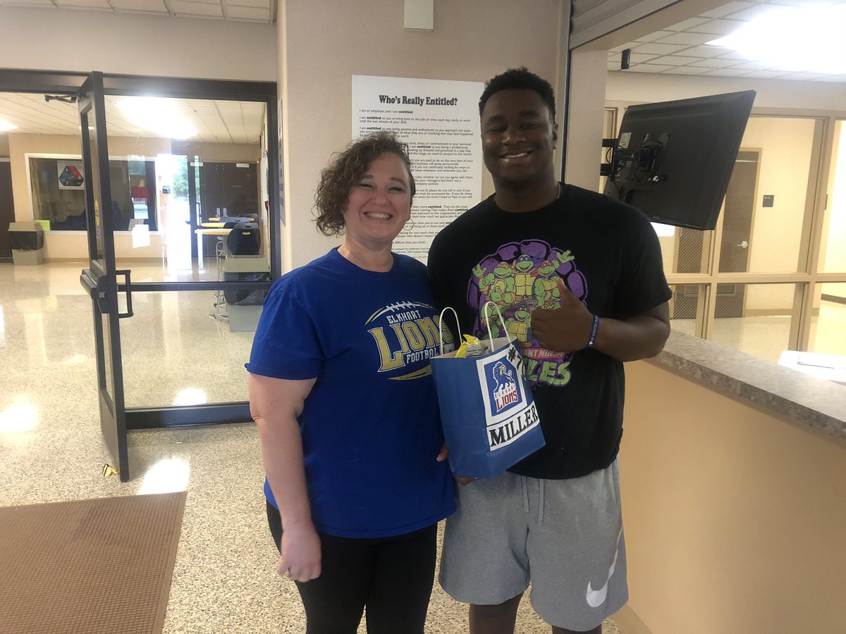 ElkhartLions's tweet photo. Love the enthusiasm, school spirit, and support for our students displayed by our staff on a daily basis, but especially on #FunPhotoFriday! https://t.co/sxkGQWHD6X