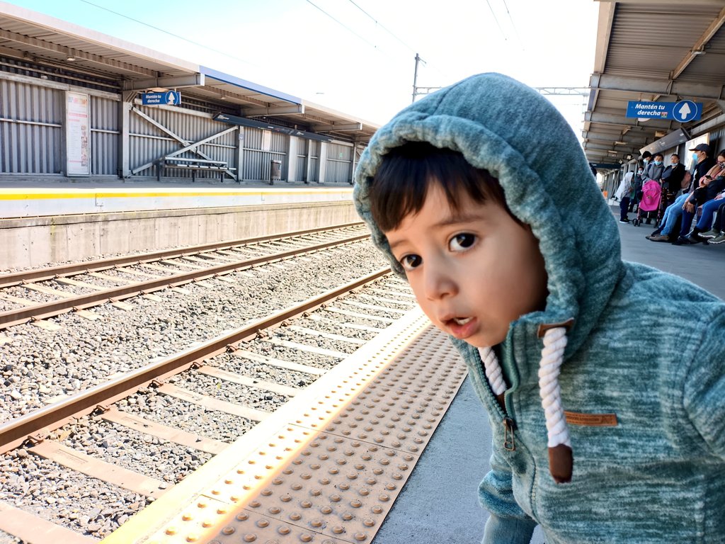 AventurasJulian's tweet photo. ¡Biotreeeeeeeeeeeeeeeen! Aquí estoy en la estación Los Canelos esperándote ♥️ https://t.co/44umpTEoUp