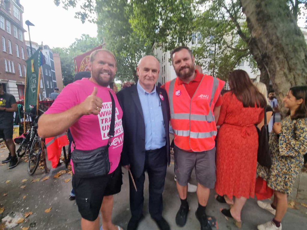 Plambe83's tweet photo. Enough is enough @CWUnews up for the fight @RMTunion #StandByYourPost https://t.co/02HYxoKR8N