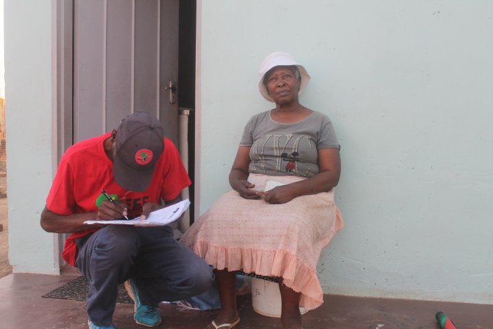 TovarishZulu's tweet photo. #RedFriday #House2House #Corner2Corner @EffJhbRegion @EFFSouthAfrica https://t.co/jNaKXPaBWJ
