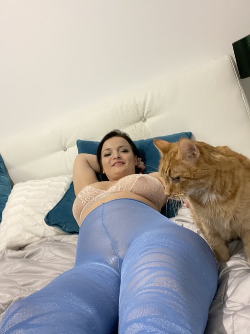 Feierabend&hellip; sch&ouml;nen Freitag w&uuml;nschen wir Euch 😘 . . #mariamia #feierabend #friday #freitag #tigger #cat<a href="/tag/friday"class="tags"><span>#friday</span></a><a href="/tag/feierabend"class="tags"><span>#feierabend</span></a><a href="/tag/cat"class="tags"><span>#cat</span></a><a href="/tag/freitag"class="tags"><span>#freitag</span></a><a href="/tag/tigger"class="tags"><span>#tigger</span></a><a href="/tag/ma"class="tags"><span>#ma</span></a>