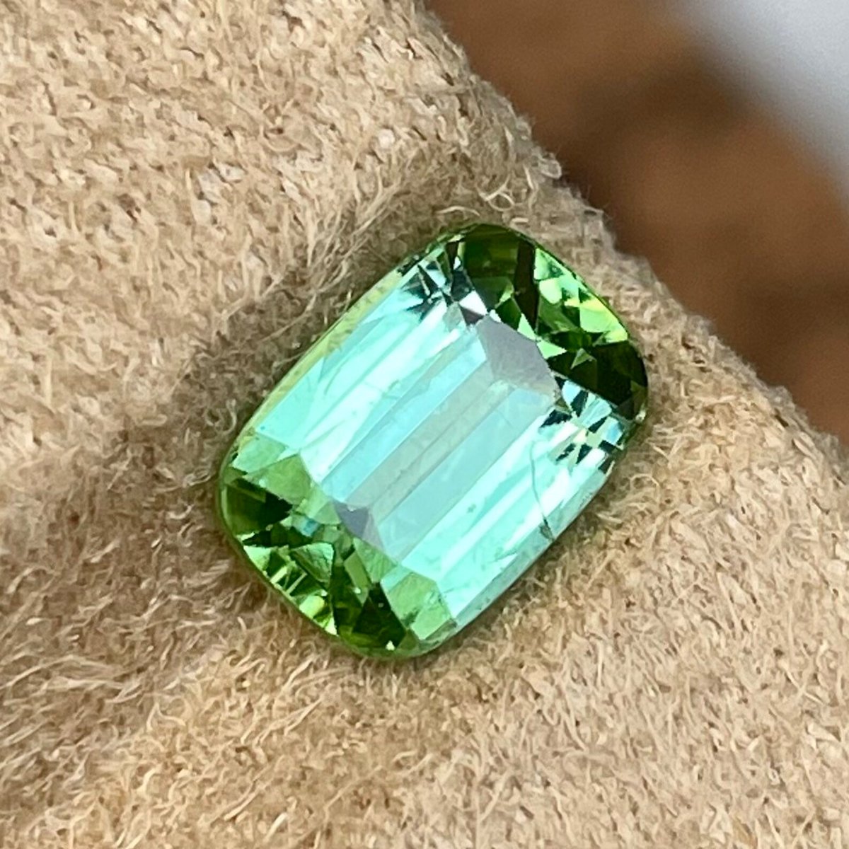 ElPatoMistico's tweet photo. 2 Cts Natural Faceted Mintgreen Tourmaline Gemstone For Jewelry Making | Loose Fine Cushion Cut Celadon Green Color Turmaline
#ColorTurmaline #Mintgreen #CushionCutCeladon #Gemstone #cts #loose #Tourmaline #Faceted #finefacetedgems #EtsyEmail
👉https://t.co/pkMaoxZqjd https://t.co/dumhoDjwag