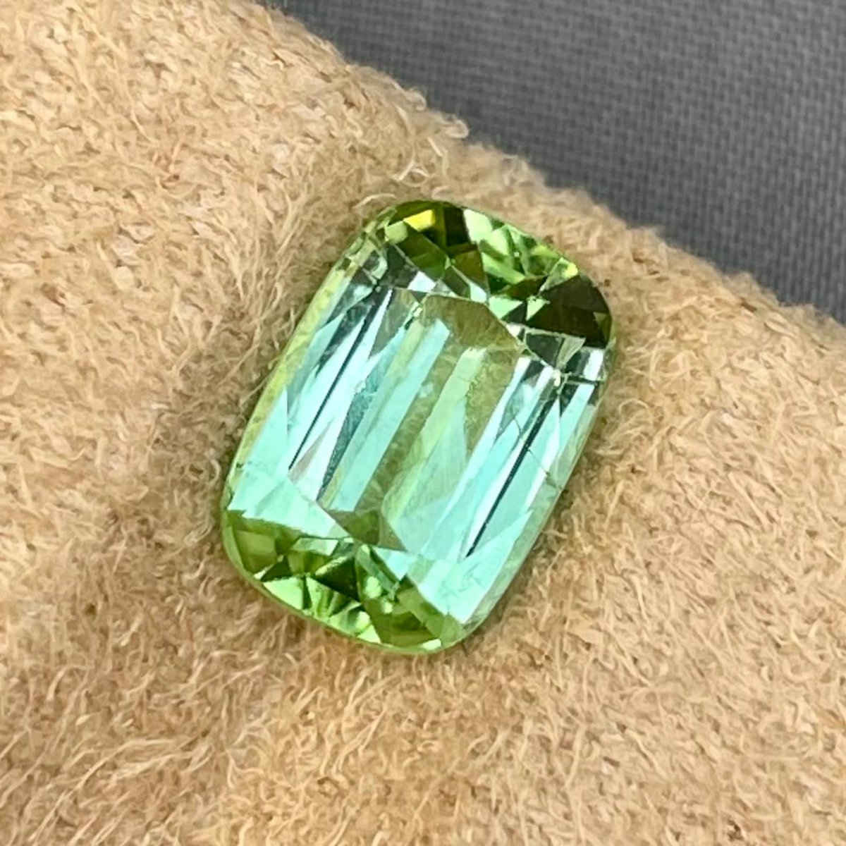 ElPatoMistico's tweet photo. 2 Cts Natural Faceted Mintgreen Tourmaline Gemstone For Jewelry Making | Loose Fine Cushion Cut Celadon Green Color Turmaline
#ColorTurmaline #Mintgreen #CushionCutCeladon #Gemstone #cts #loose #Tourmaline #Faceted #finefacetedgems #EtsyEmail
👉https://t.co/pkMaoxZqjd https://t.co/dumhoDjwag