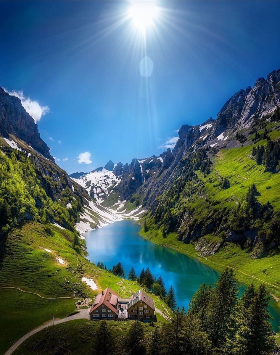 gauthie74757302's tweet photo. View of Lake Falensee and the fascinating Alpstein Fjord in Switzerland 🇨🇭❤️💙💚 https://t.co/DWdtwOt0AC