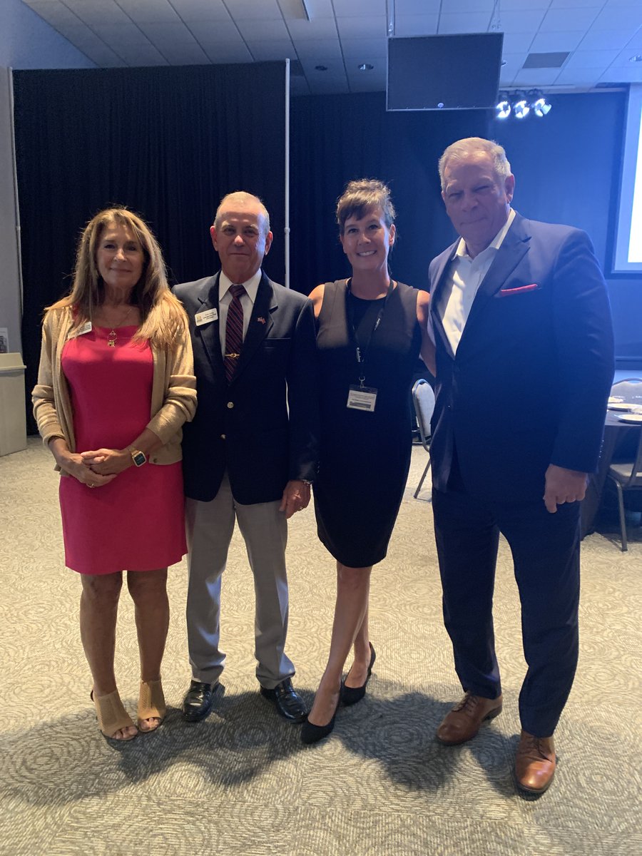 LakeNonaRCC's tweet photo. Business Luncheon with Commissioner Jim Gray and our New Police Chief Eric Smith
#LNRCCBusinessLuncheon
#LNRCCprofessionalnetworking
#OrlandoPoliceDepartment
#CommissionerJimGray https://t.co/aDT3FPX80e