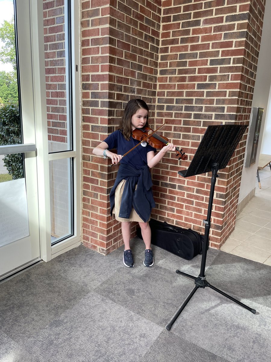 hannon_leah23's tweet photo. May we be as brave as this Grade 6 student who took on the task of solo performing for both Lower and Upper Campus convocation. #courage #mvmiddle @TheMVSchool https://t.co/UzkpXas7zH