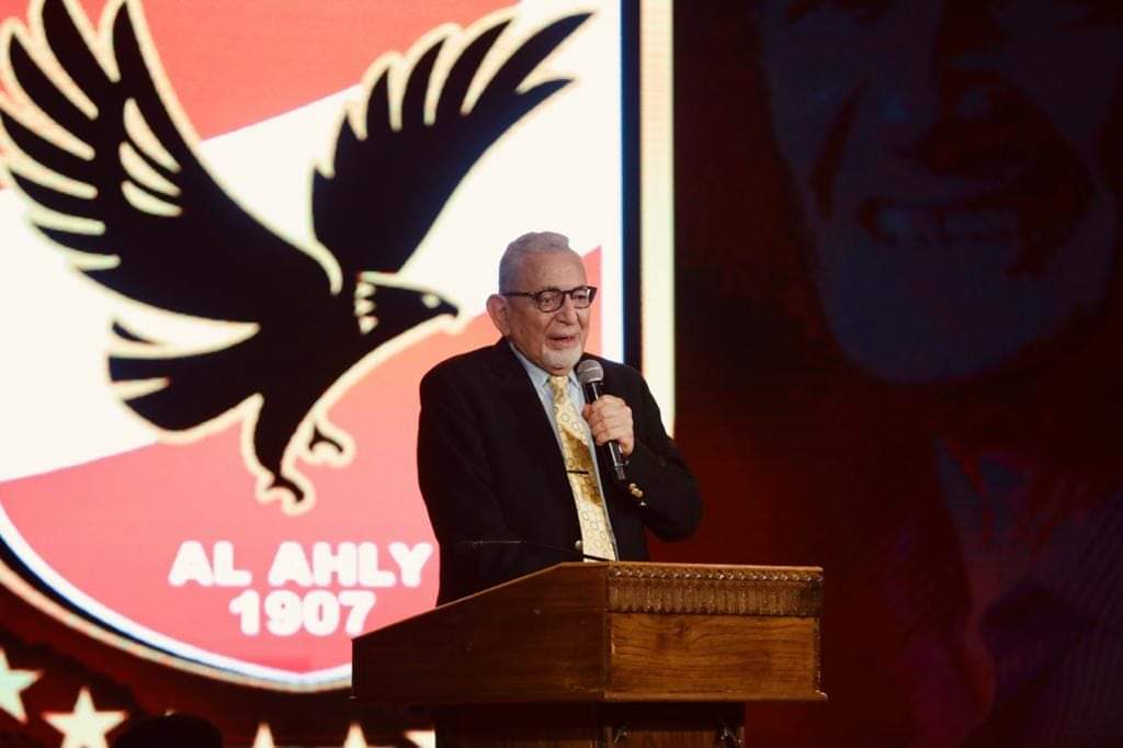 NileSport1's tweet photo. عدلي القيعي:  بيسمحوا لجمهور الزمالك إنهم يدخلوا المدرجات بأعداد أكثر من العدد المسموح بيه وبيجيبوا عساكر الامن المركزي تحتفل ف الشوارع بفوز الزمالك... علشان يستشهدوا بكدا ويقولوا شعبية الزمالك أكثر من الأهلي https://t.co/36iedCskhD