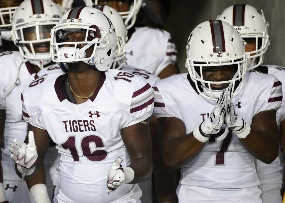 zander_winter's tweet photo. #AGTG After a great conversation with @CoachJMSanders I am blessed to receive my first D1 offer!!
@CoachGotte @DonnieBaggs_ @PearlandOilers @OilerRecruiting https://t.co/uRGkCnJl7Q
