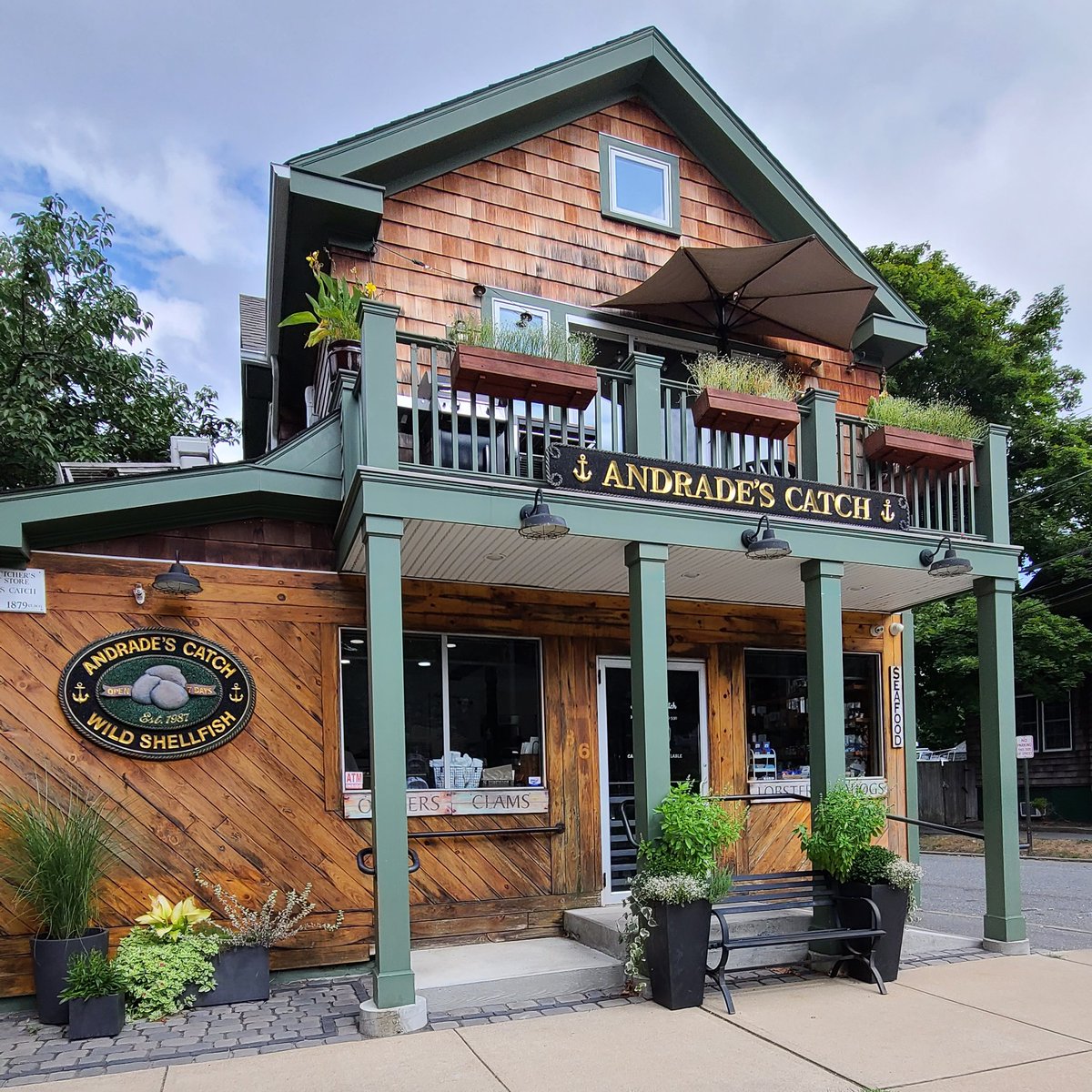 Andrade’s Catch Market Makes Local Seafood More Accessible: The Andrade family expanded the market by adding more work and retail space, while continuing to work directly with local fishermen for over thirty-six years. rimonthly.com/andrades-catch…