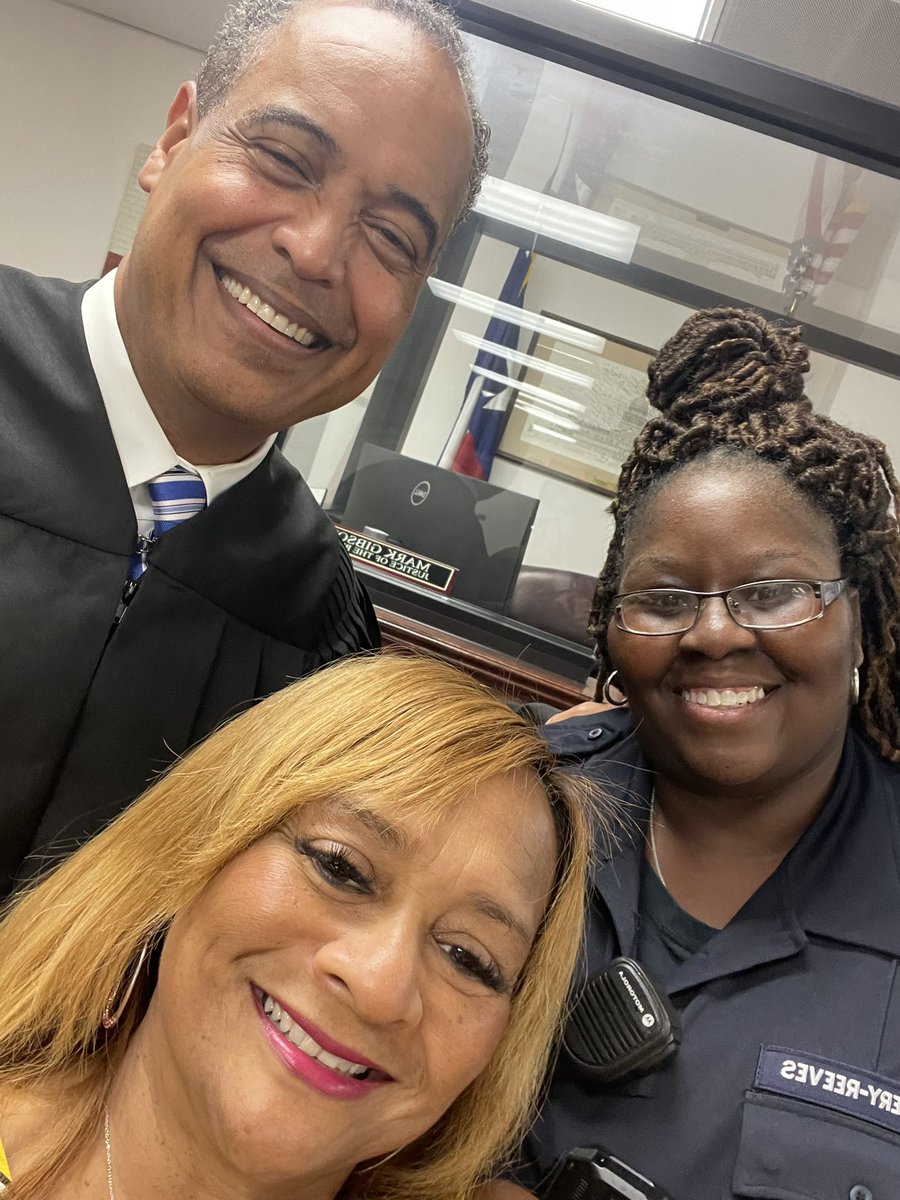 FBISDPolice's tweet photo. The Criminal Justice Association kicked off on Thursday at the Justice of the Peace Judge Mark Gibson’s Office w/ 5th grade students from @HGE_Owls @AE_Gators @GE_Eagles @JES_Dragons Special thanks to Officer Ivery for leading this initiative and Trustee Gilliam for your support! https://t.co/XiyNKIqNGI