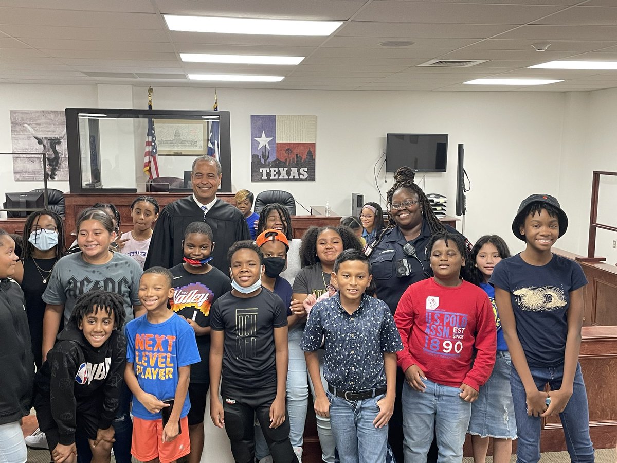 FBISDPolice's tweet photo. The Criminal Justice Association kicked off on Thursday at the Justice of the Peace Judge Mark Gibson’s Office w/ 5th grade students from @HGE_Owls @AE_Gators @GE_Eagles @JES_Dragons Special thanks to Officer Ivery for leading this initiative and Trustee Gilliam for your support! https://t.co/XiyNKIqNGI