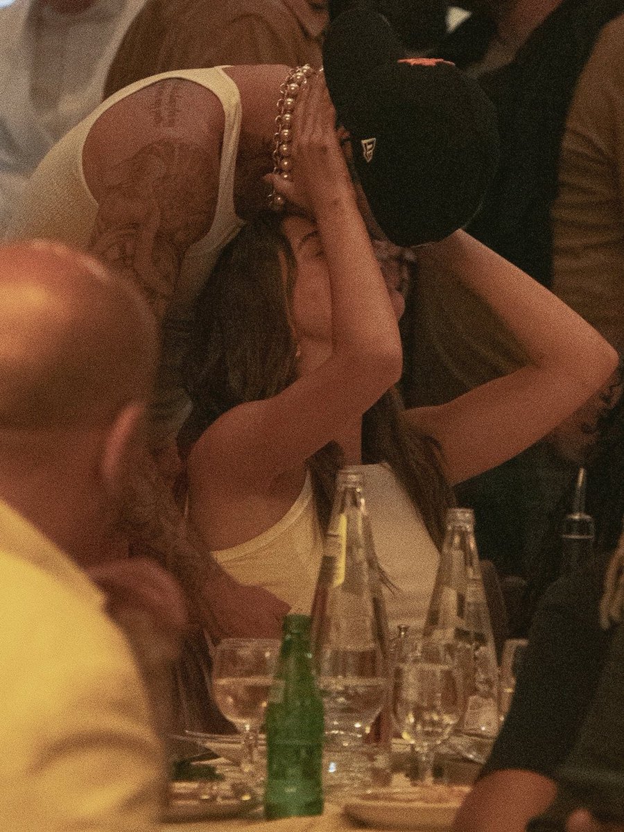 JAILEYSWRLD's tweet photo. justin bieber and hailey bieber 🖤 https://t.co/EWggMAP70q