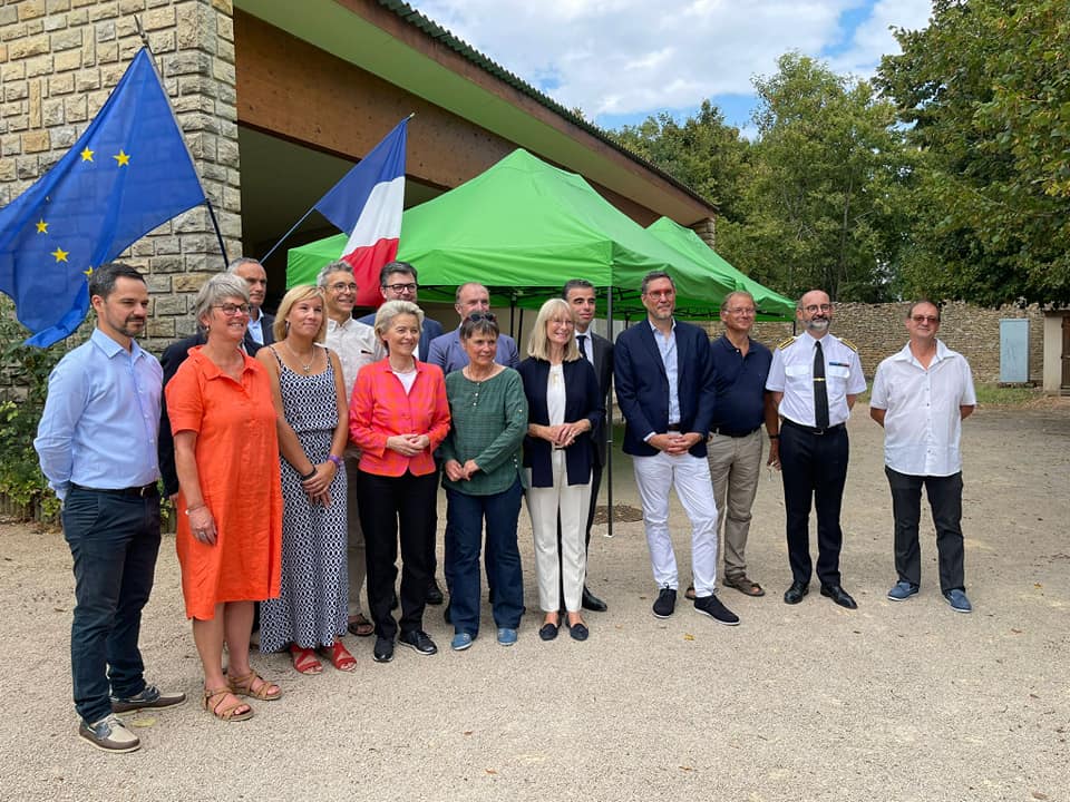 🗓️La présidente de la commission européenne Ursula von der Leyen a rencontré les élus de Saône-et-Loire. Ce fut un temps d’échanges républicains et constructifs autour des richesses du département.
