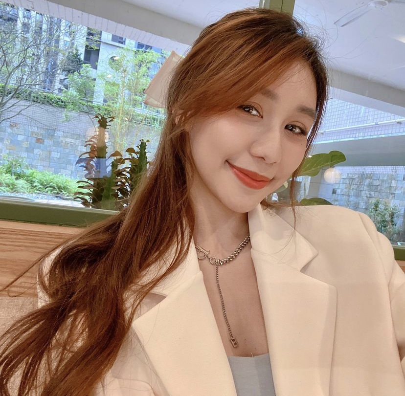 6SDF2V1SV's tweet photo. I think only those who have experienced setbacks and sufferings are truly mature. I like men who have seen the world. I don't like those who are fledgling and ready to move in the face of temptation. Only after experiencing life and feeling the warmth of time can I know how to ch https://t.co/29zSBEmKfD