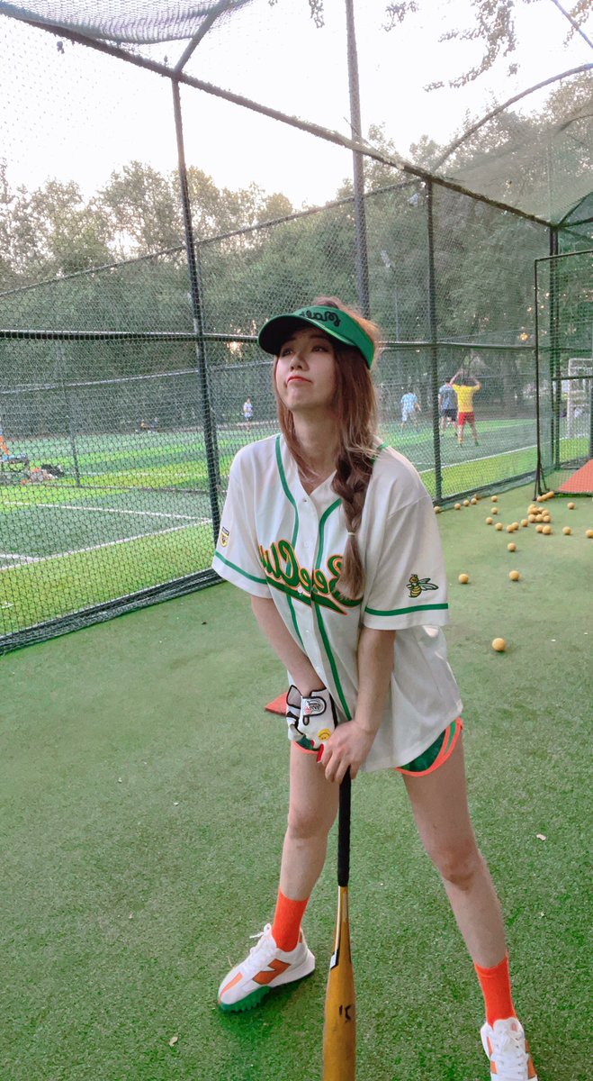phoebe_web3gal's tweet photo. 户外运动对我来说吸引力太大了
Baseball Day https://t.co/Qls0S2jNb3