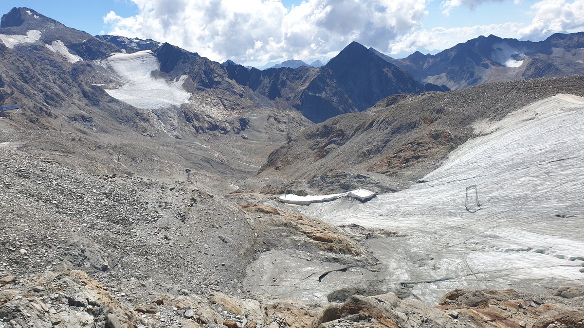 iwaniewicz's tweet photo. Wacht auf, Gletscher dieser Erde,
die stets man noch zum Schmelzen zwingt!
Das Recht wie CO2 in der Atmosphäre
nun mit Macht zum Durchbruch dringt
Reinen Tisch macht mit dem Bedränger!
Gletscher hört die Signale
Auf zum letzten Gefecht!
Der Klimaschutz
erkämpft das Menschenrecht https://t.co/hJDHHvL1LW