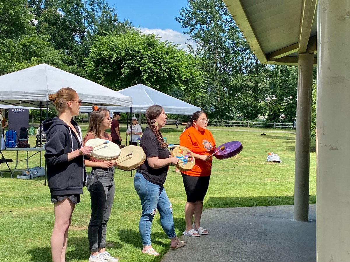 kdickenson1's tweet photo. After two intense years, it was wonderful to resume our @FraserValleyCDC annual Family Picnic! Thanks to Stolo Nation for performing drumming and to our many sponsors, partners, staff and volunteers who made this fun event happen! ☀️🕶🫧🧺🚲 https://t.co/Se0IZMv9Kg