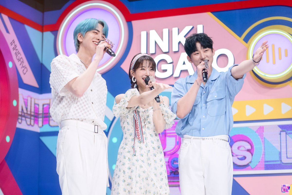 younaghoon's tweet photo. sailing along inkigayo's cruise ship while having a summer party on board. together with the special mc younghoon, the photo sketches offer much while hovering in music. https://t.co/ZkIgmEahrc