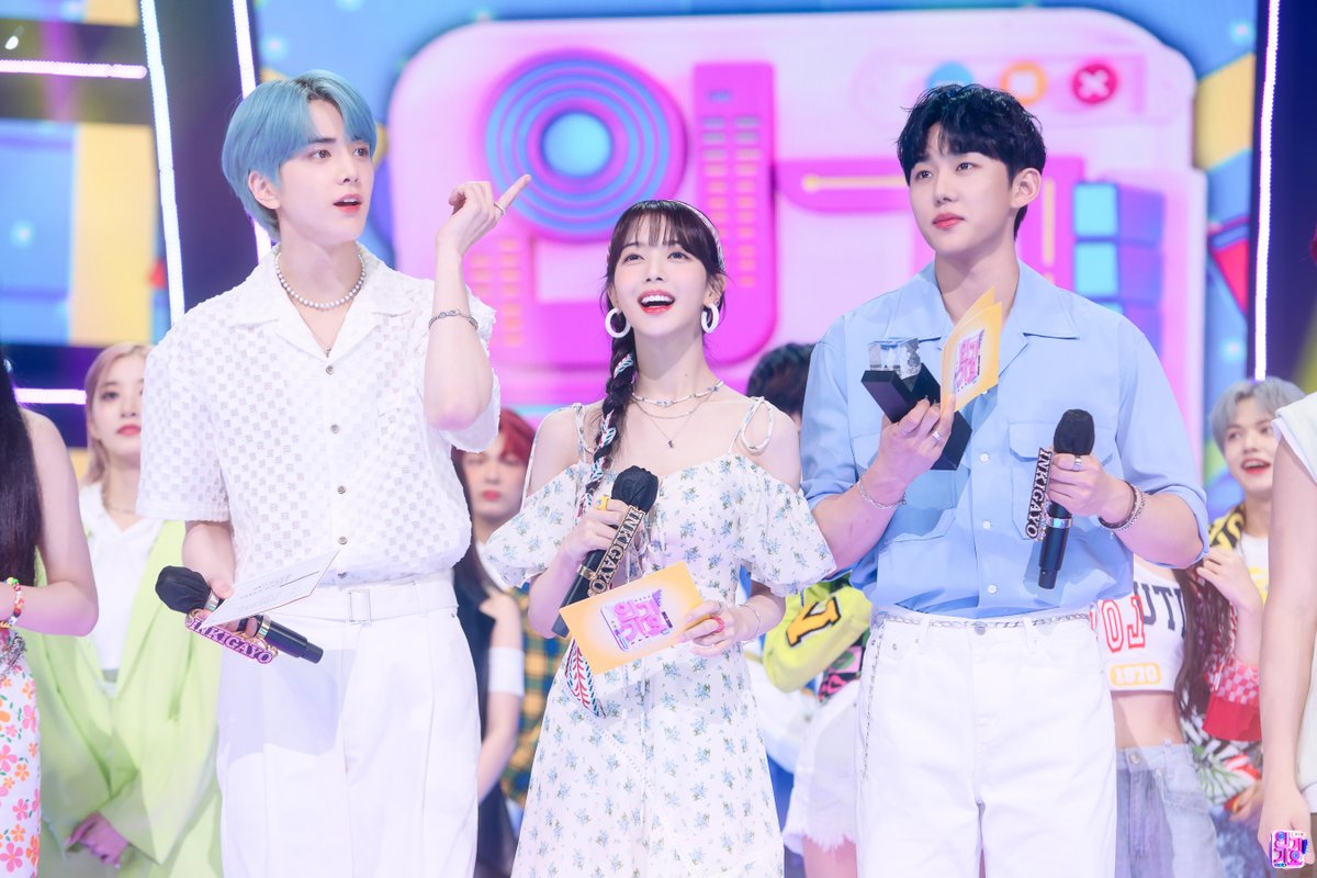 younaghoon's tweet photo. sailing along inkigayo's cruise ship while having a summer party on board. together with the special mc younghoon, the photo sketches offer much while hovering in music. https://t.co/ZkIgmEahrc