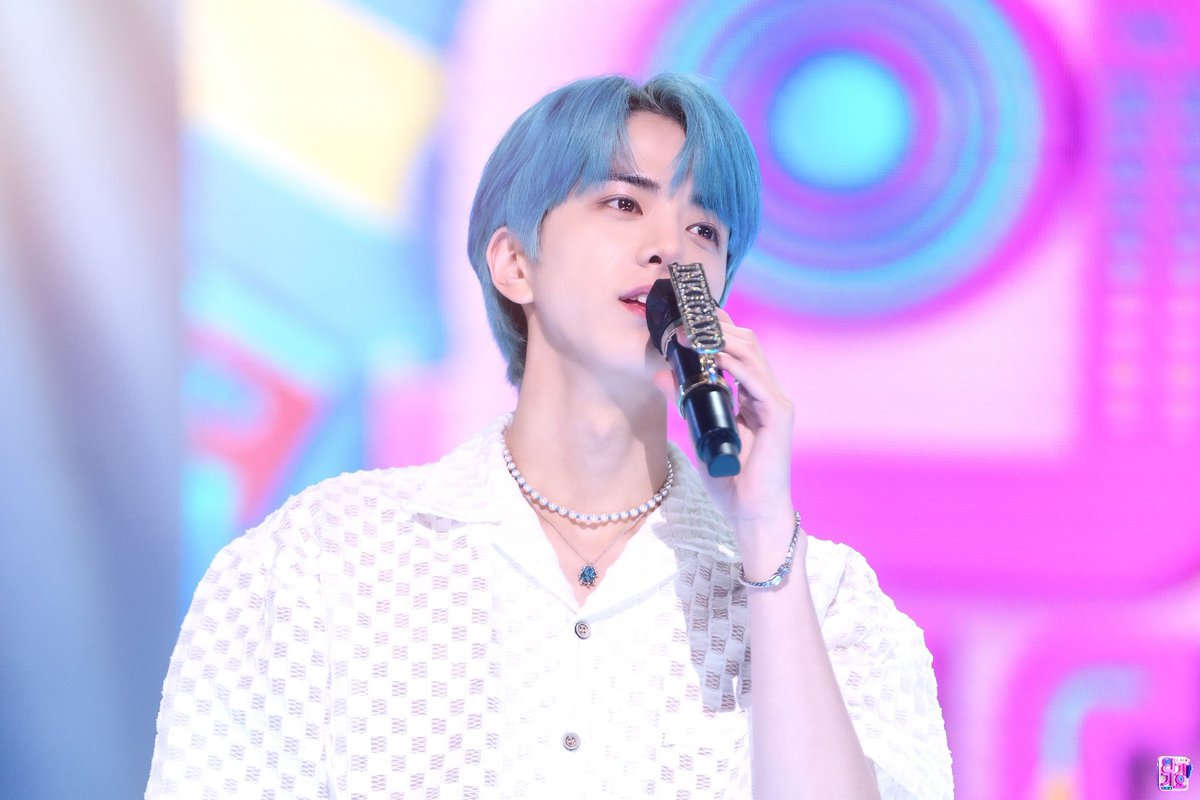 younaghoon's tweet photo. countless hope i hold within my eyes, sincerely pour all of my spirits during my experience to become inkigayo's special mc for the days. how'd you like my appearance? https://t.co/Lypjr1eRz1