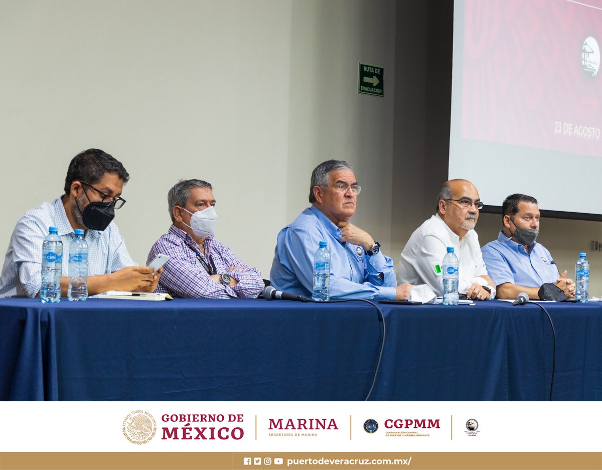 #Entérate ASIPONA Veracruz se reúne con Ferrosur/Ferromex, Kansas City Southern de México y Terminales, para eficientar el desalojo ferroviario hacia el cierre de 2022.
facebook.com/ASIPONAVeracru… 
 #ASIPONAVer #PuertoDeVeracruz #ASIPONAVeracruz