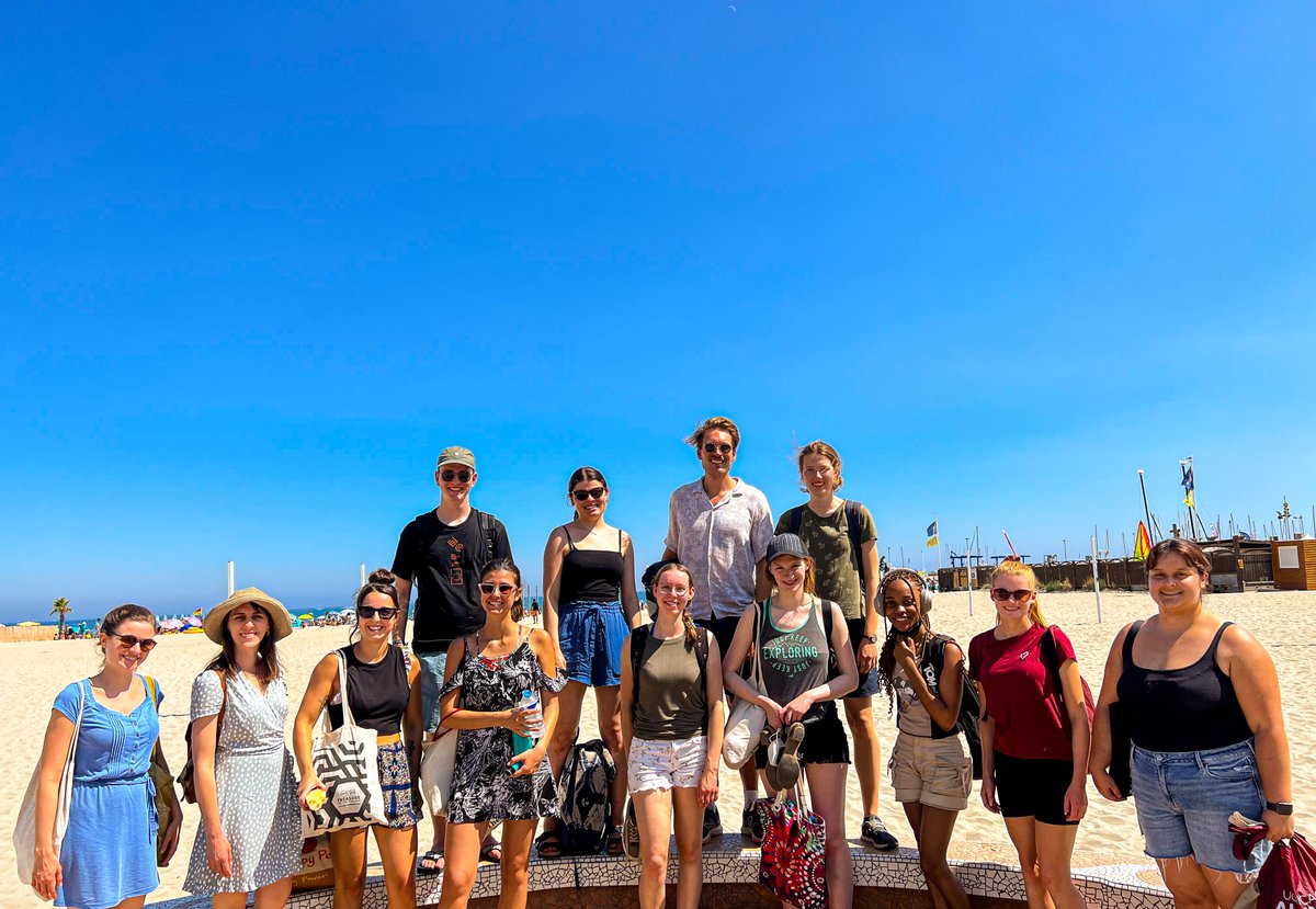 🇫🇷 Aller à la plage est toujours une idée géniale surtout quand il fait chaud à Montpellier. 😊🌞Cette fois-ci, nos étudiants sont allés à la plage de Palavas-les-Flots, une station balnéaire très proche de notre ville. 🌊 

#NewLsf #FrenchSchool #plage #PalavaslesFlots
