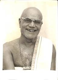 ronak365's tweet photo. I am reading a biography of Pujya Mota, a spiritual giant from Gujarat. Lot to learn especially from the early struggles of these Satpurushas. Key attributes being Shraddha, Karuna, Jigyasa and Dhiraj. 
He met various greats like Dadaji Dhuniwale, Upasani Maharaj and more. https://t.co/r1WMEEBEUV