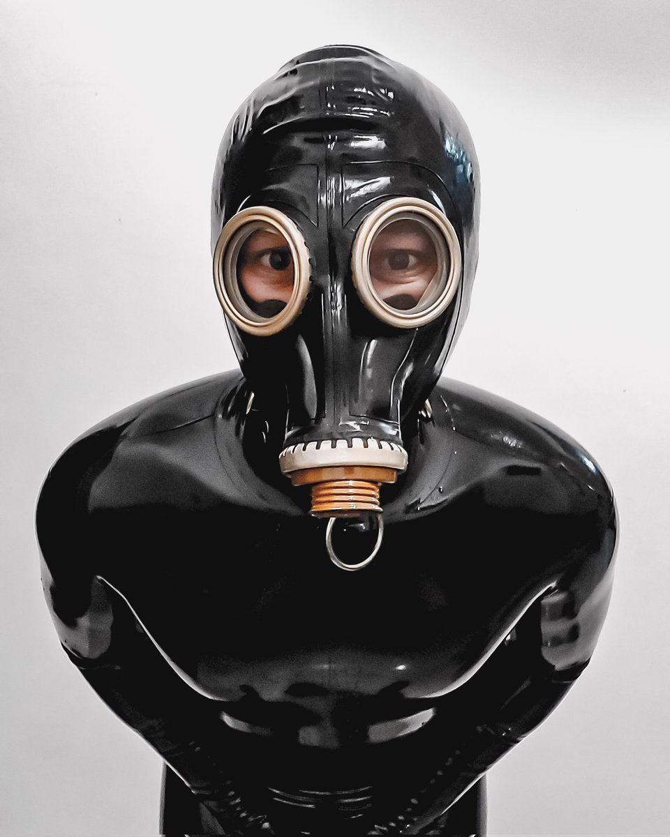 rezentai's tweet photo. Your friendly neighborhood Rubberman
#latex #rubber #gasmask #gasmaskfetish #gasmaskphotography #rubberman #gp5 #gp5gasmask #russiangasmask #rubbermask #rubberaddicted #rubberdrone #rubberfetish #latexfetish #latexgloves #latexcatsuit #latexsuit #latexmask https://t.co/bTblYKWvZO