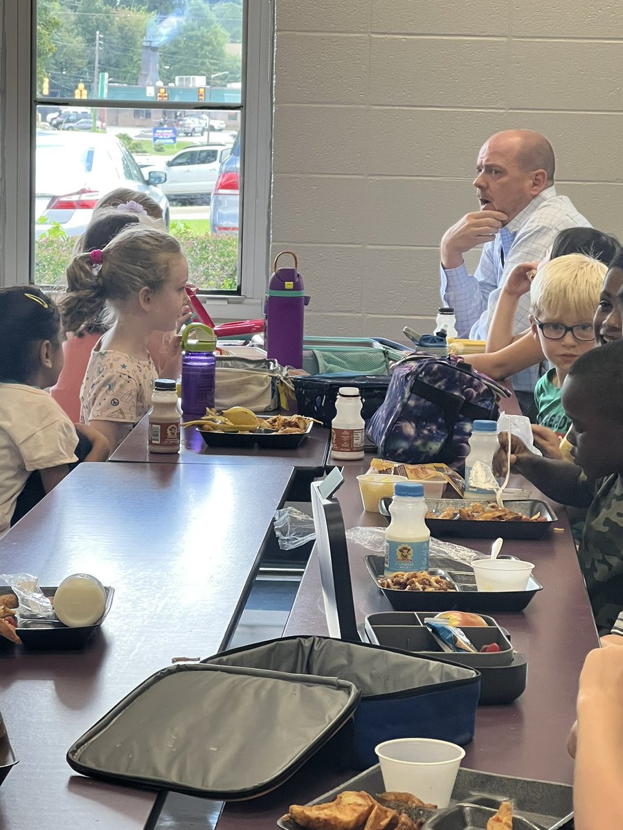 GreenValleyElem's tweet photo. Dr Robbins was our special lunch time visitor today! @HooverCNP @HooverSchools https://t.co/I7Malt3t1V