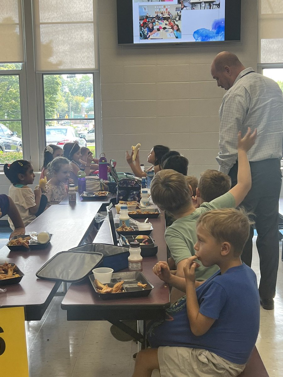 Dr Robbins was our special lunch time visitor today! <a href="/HooverCNP/">Hoover CNP</a> <a href="/HooverSchools/">Hoover City Schools</a>