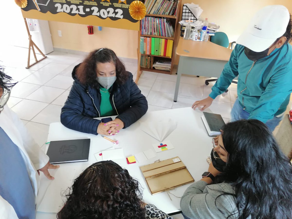 cocosgomez's tweet photo. @SeducEdoMex @SEB_Edomex @geramonro05 @RebecaSaldaa13 @lucero082 @Itzehl6 @BereOliRey1  CAM No. 72 Profra. Margarita Nieto Herrera, Otzolotepec, E019, Región 1 Toluca trabajando en la implementación de la Estrategia Curricular  en #IgualdadDeGeneroEdomex Fase intensiva #CTE https://t.co/dymnHybaq8