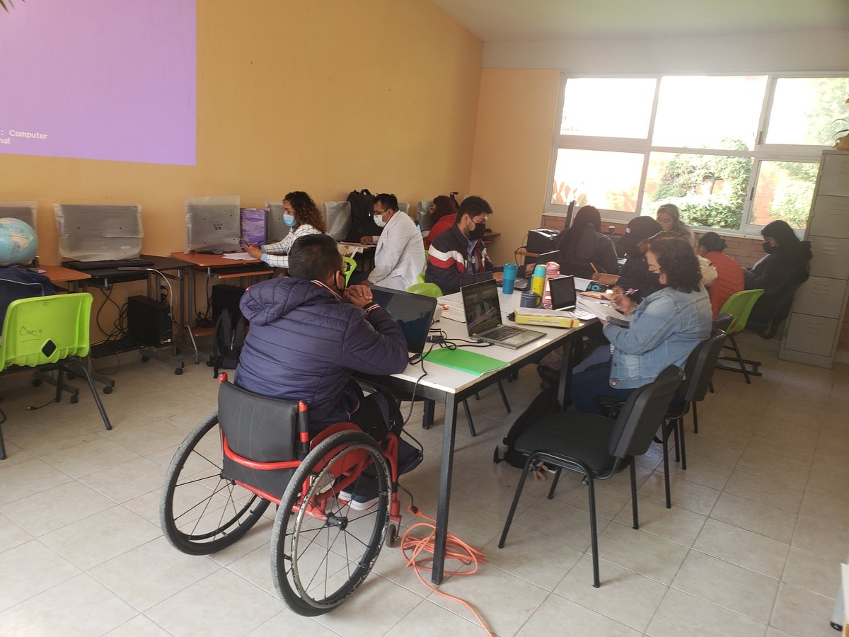 cocosgomez's tweet photo. @SeducEdoMex @SEB_Edomex @geramonro05 @RebecaSaldaa13 @lucero082 @Itzehl6 @BereOliRey1  CAM No. 72 Profra. Margarita Nieto Herrera, Otzolotepec, E019, Región 1 Toluca trabajando en la implementación de la Estrategia Curricular  en #IgualdadDeGeneroEdomex Fase intensiva #CTE https://t.co/dymnHybaq8