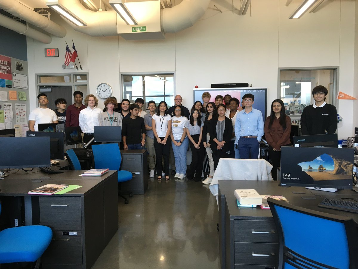 BickerAgency's tweet photo. Our owner @JeffBickerstaff had a great time speaking to Insurance and Business students at the @GR_CTC about wait for it…Insurance. 🙂 Thank you Ms. Zihlman for the invite! @theceebru #TheGISDEffect #BeTheLight https://t.co/PYzDG3J09K