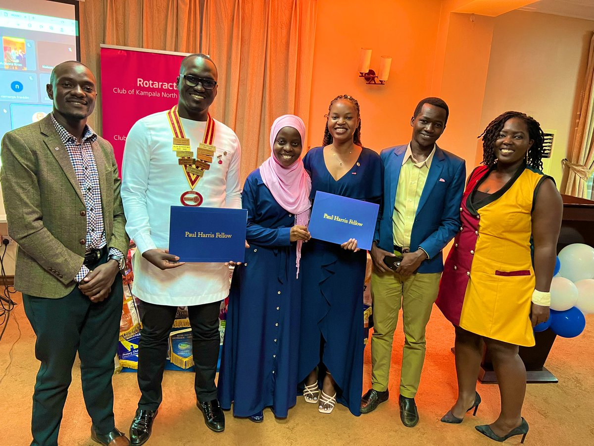 MAnkundaO's tweet photo. At #KANOsMeetUp today, Mabirizi showed aba Jemba what needs to be done! 2 PHFs! Jemba you will clap later ba sweet😄 https://t.co/vXS2RbAwOZ