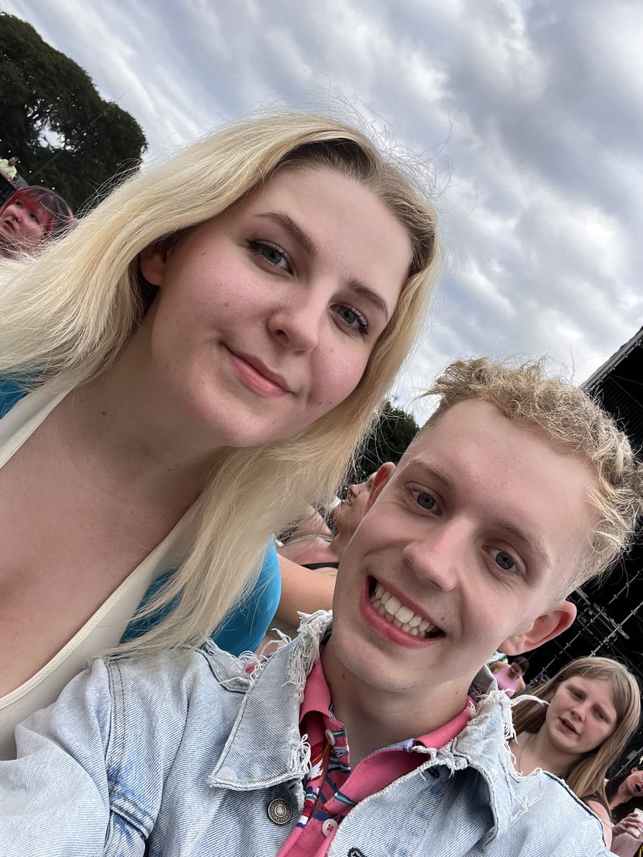 TomWatts0909's tweet photo. #NoMusicOnADeadPlanet Ready for Bastille then Charli🕺🏼🕺🏼🕺🏼 @OfficialRandL https://t.co/vW5E4llCJL