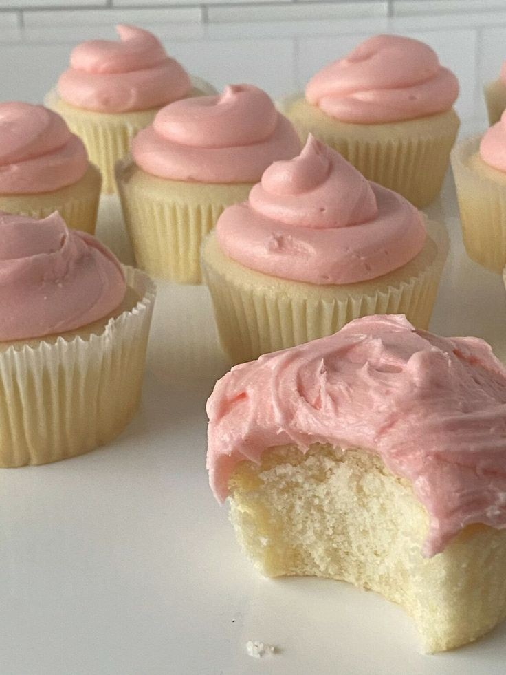 anoroxyc's tweet photo. edtwt food poll thread

;            cupcakes 🧁

                      》♡ + ↻ ily
~~~
🏷 eedeetwt ricecaketwt 3dtwt foodpoll thisorthat this or that p0ll muffins cupcakes mugcake https://t.co/JaYD6R0QpY