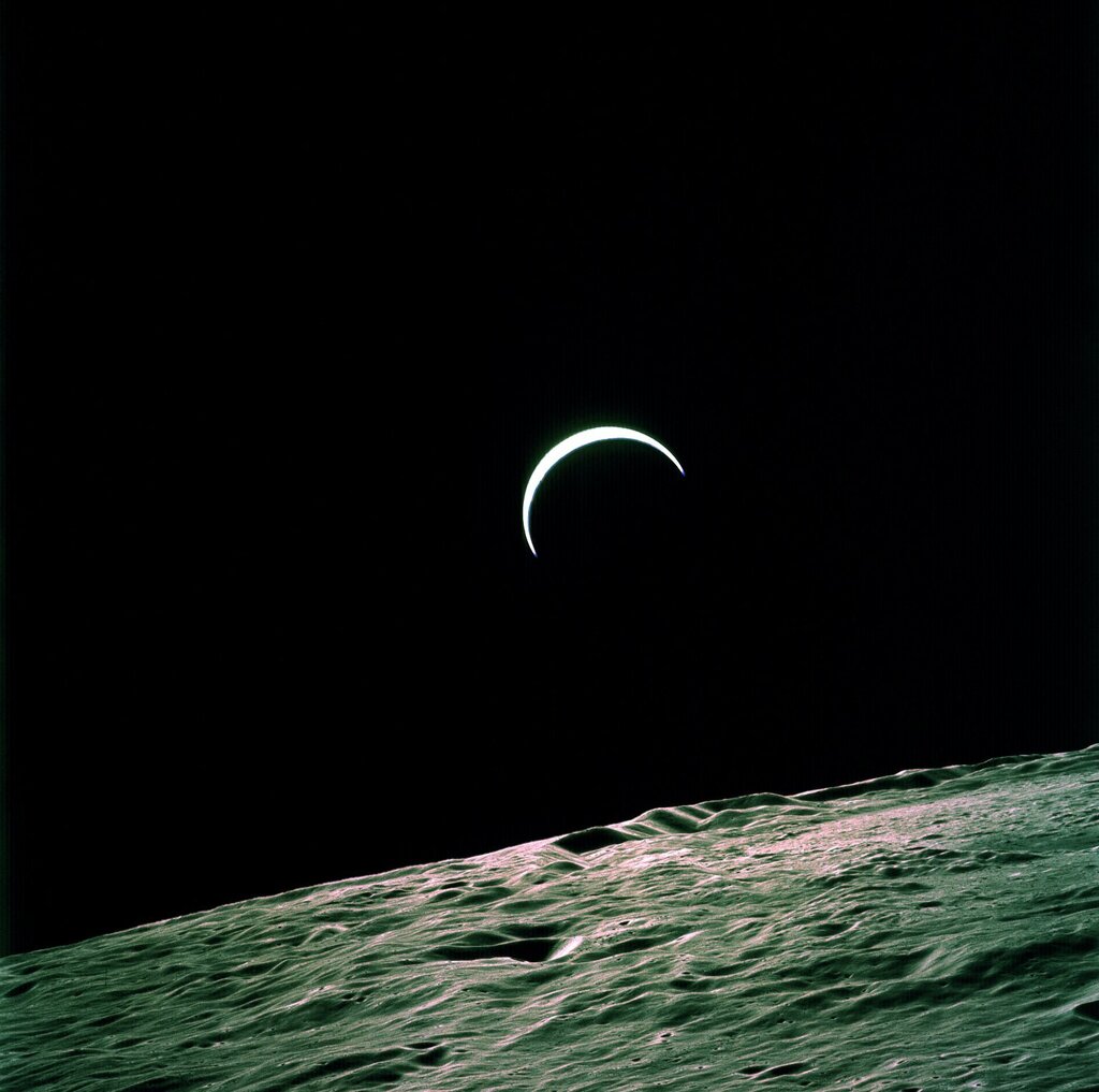 AKShelley_'s tweet photo. Apollo 15 Catches Earth on the Horizon via NASA https://t.co/71djh8dTXl https://t.co/efAz1PdJlx
