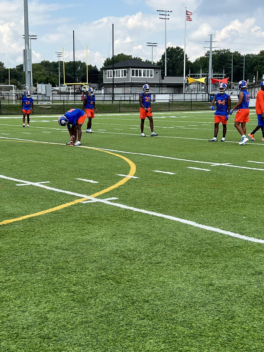 Football_Flyers's tweet photo. Final walk through https://t.co/bvuwPvxIE1