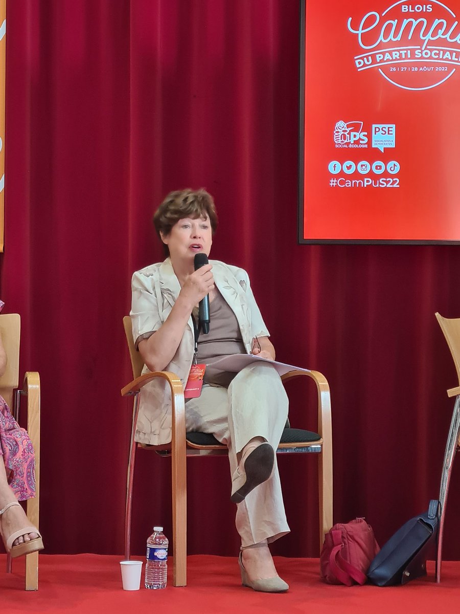 CarolineDervil's tweet photo. On file sur l'atelier animé par @CharloTPicard et le #toxiscore : la #santé publique, ls conséquences #environnementales de ce que ns consommons, c'est notre affaire ! Pr 1 transparence sur ls produits menagers, le textile..! #CamPuS22 Cc @laliguecancer https://t.co/1ztAaMV63b